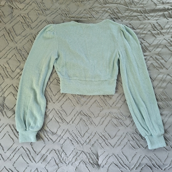 Windsor, low-cut long sleeve cropped blouse- small - Picture 3 of 3